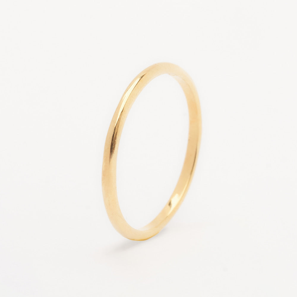 dainty gold classic ring