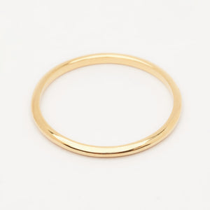 minimalistic classic gold ring